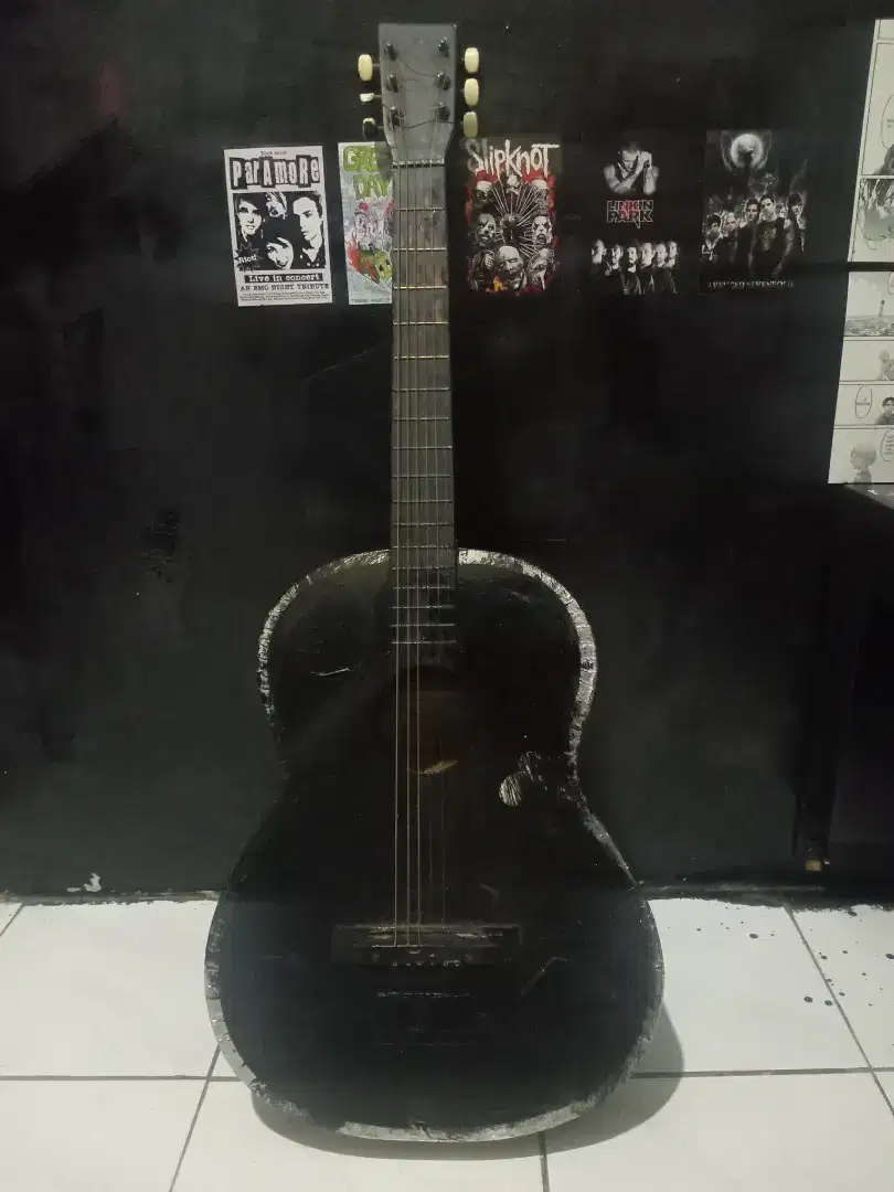 Gitar string bekas