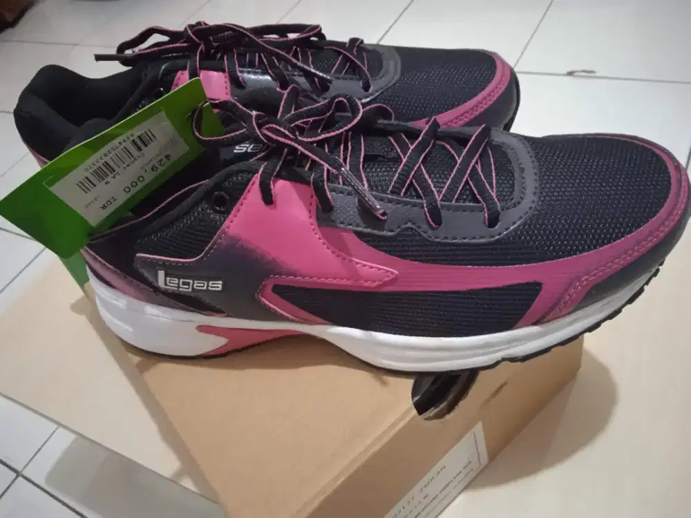 Sepatu legas cipher la w wanita no. 41