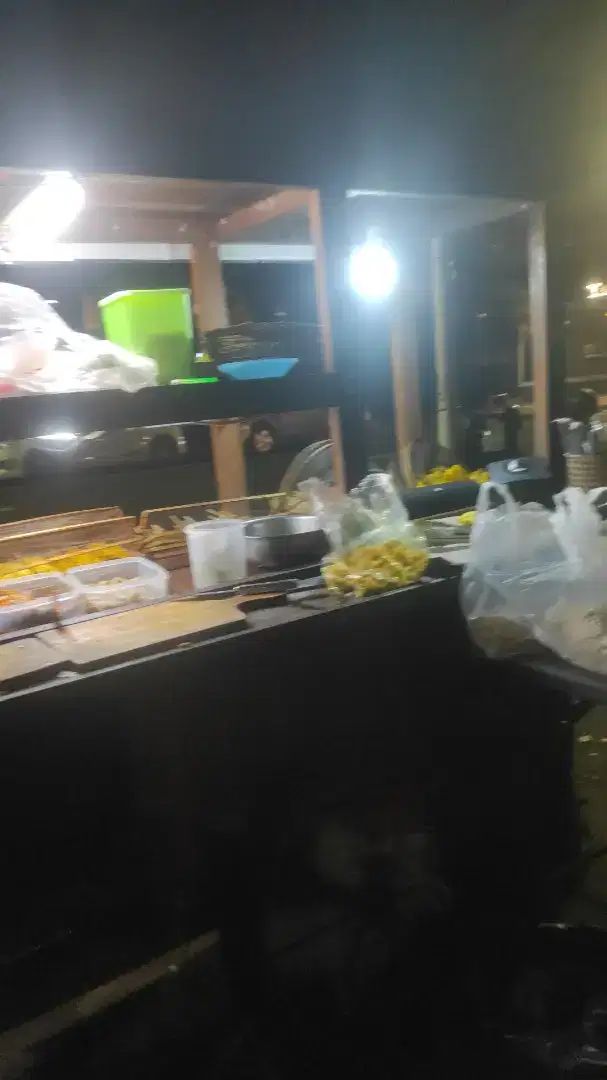 Dibutuhkan 1 orng laki2 untuk jaga angkringan