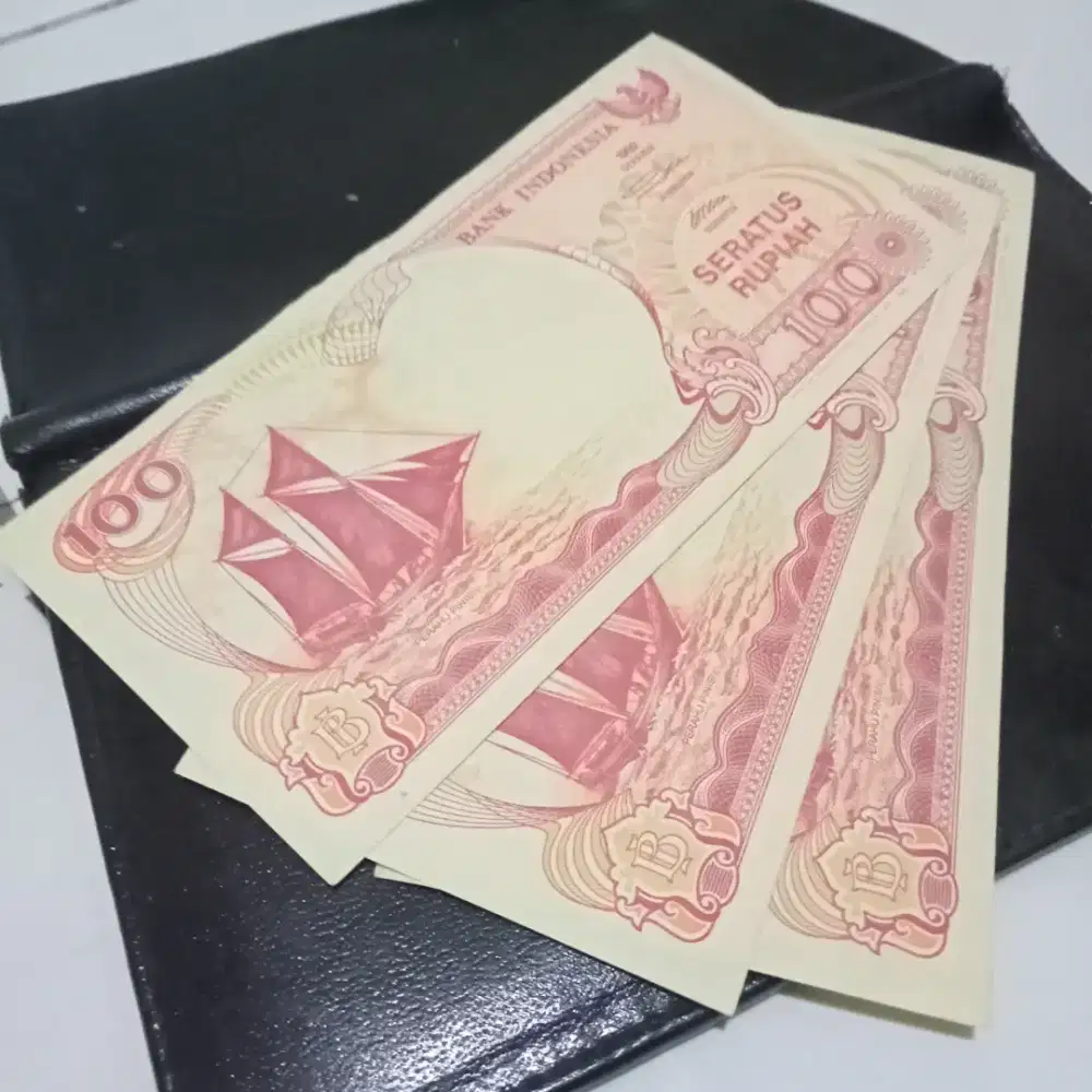Koleksi Uang kertas 100 rupiah kapal pinisi asli