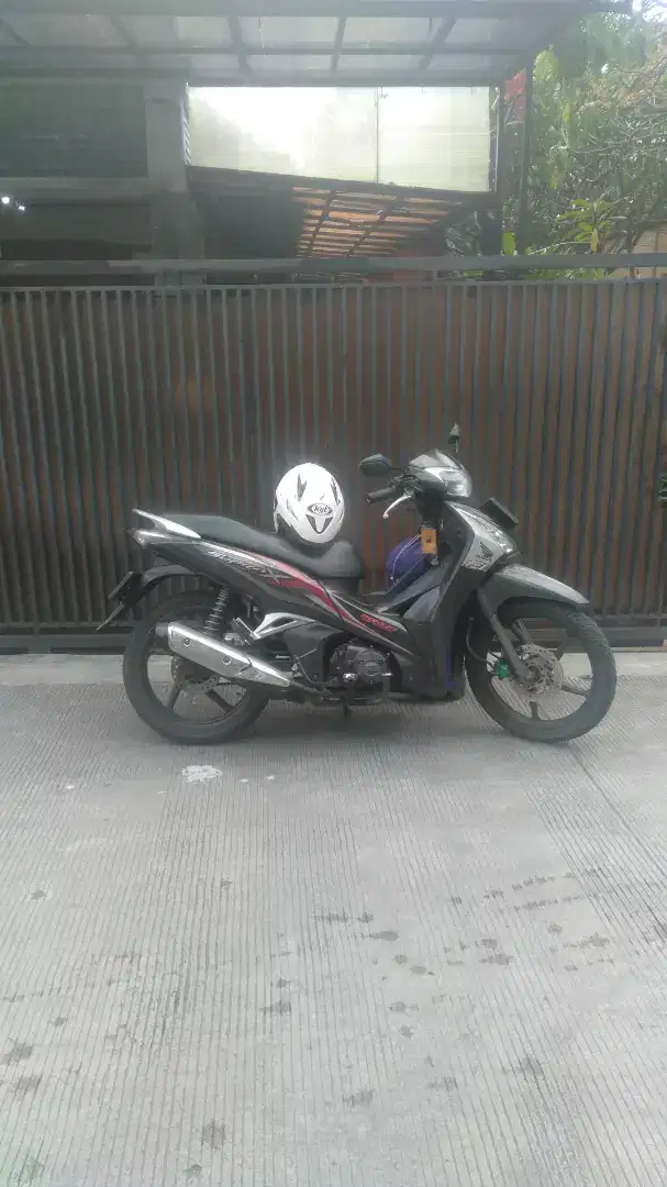 Supra X125 Helm in