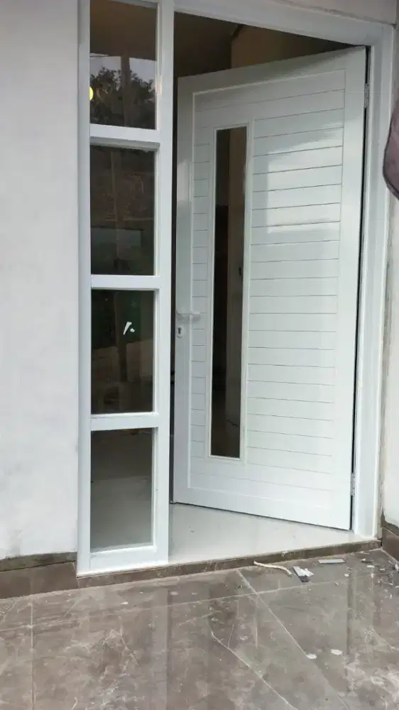 Pintu aluminium variasi kaca