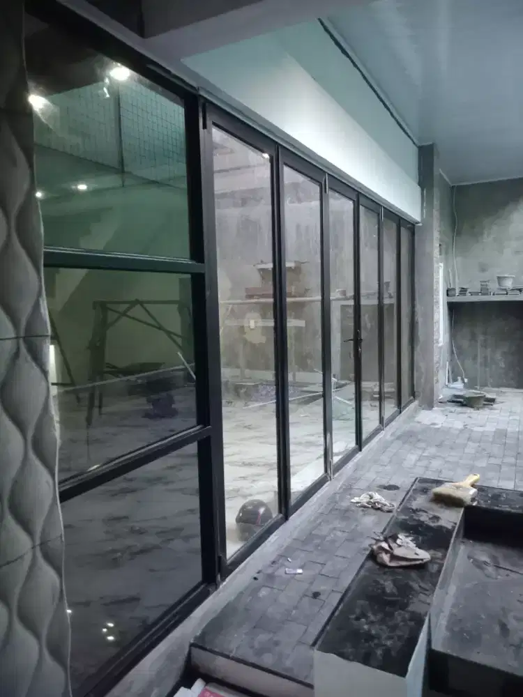 Pintu lipat kaca sekat partisi kaca