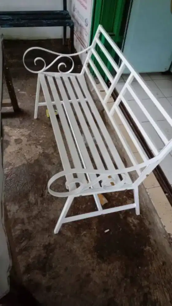 Kursi Taman Besi Minimalis Outdoor Jogja