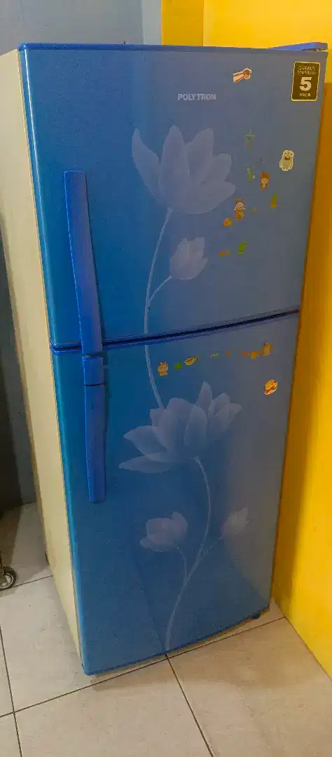 Unit kulkas merk Polytron 2pintu dingin bagus bergaransi