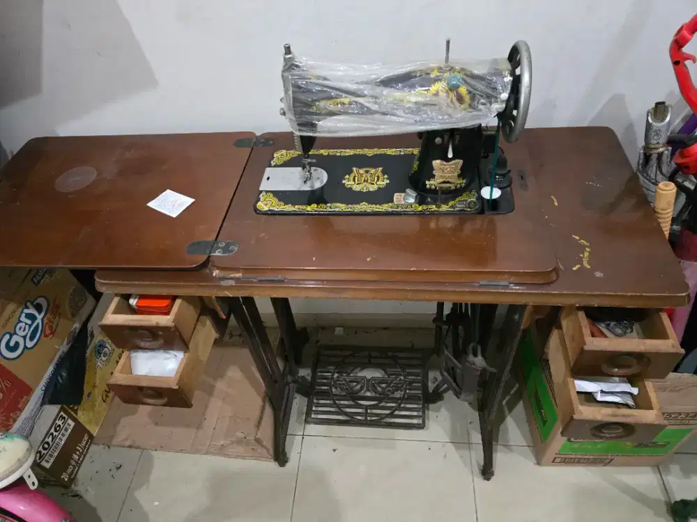 Mesin Jahit Butterfly kondisi baik dan terawat