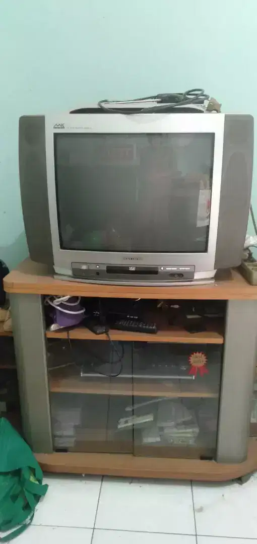 Tv tabung polytron hidup NORMAL