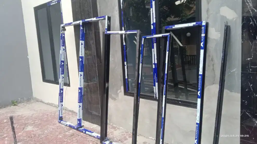 Kusen aluminium dan kaca