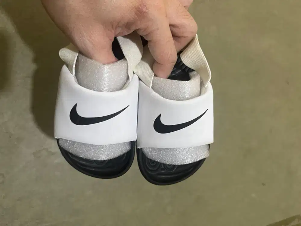 SENDAL ANAK NIKE