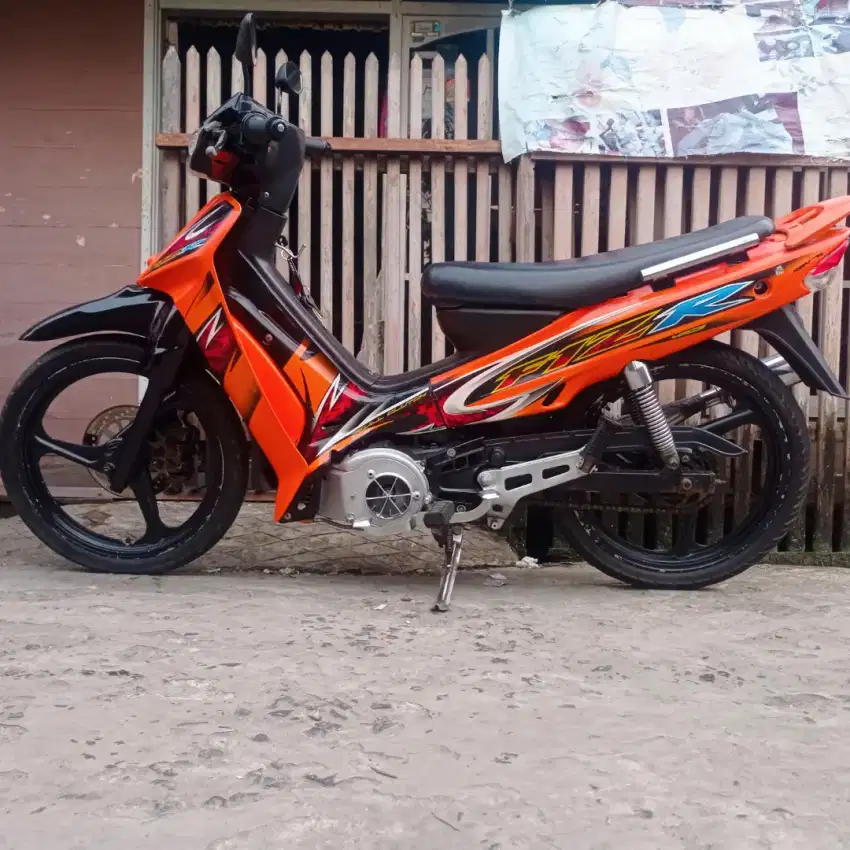 F1ZR tahun 2005 fulcluth