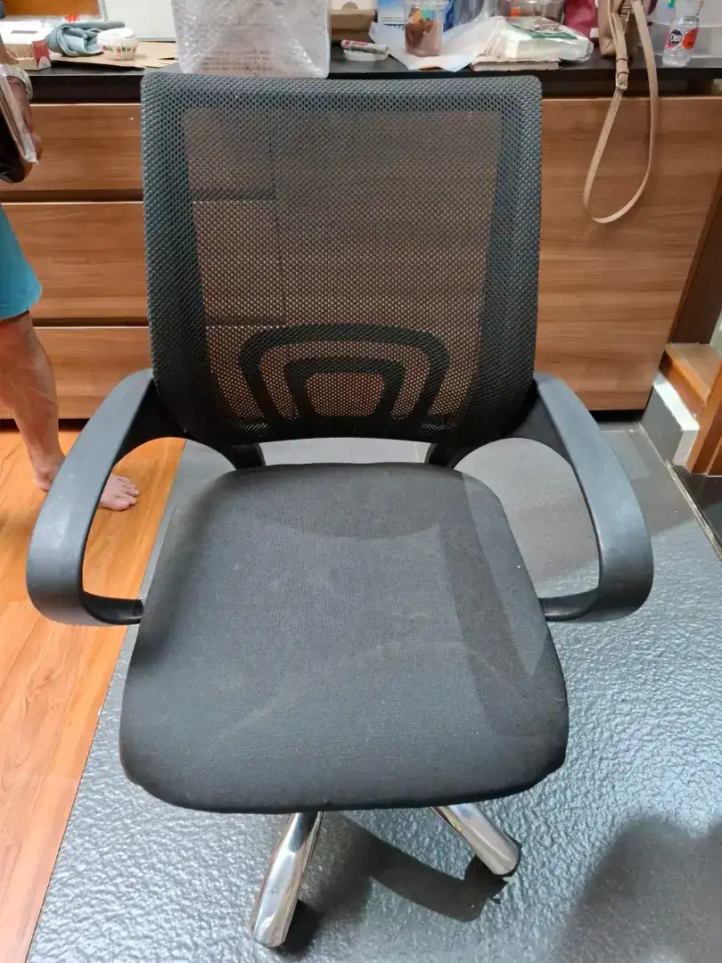 Kursi Kantor Masih Bagus
