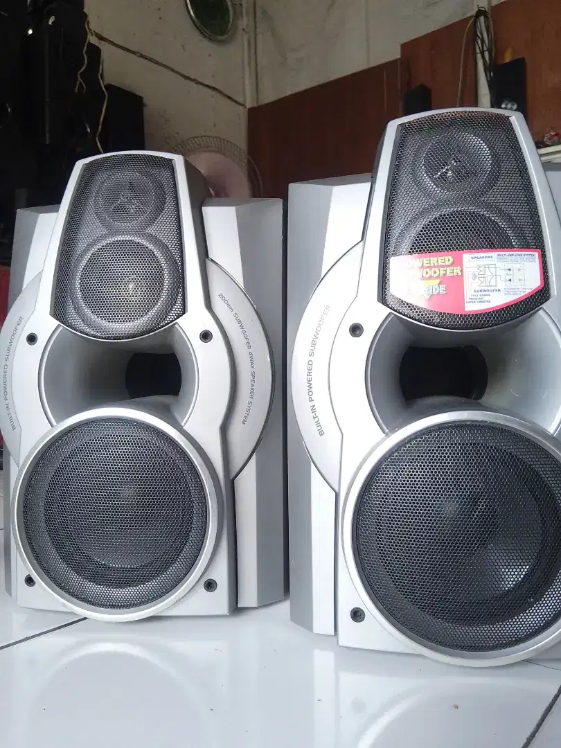 Aiwa Subwoofer 8 in 4000 watts pmpo, with main speaker 5 in 3 way