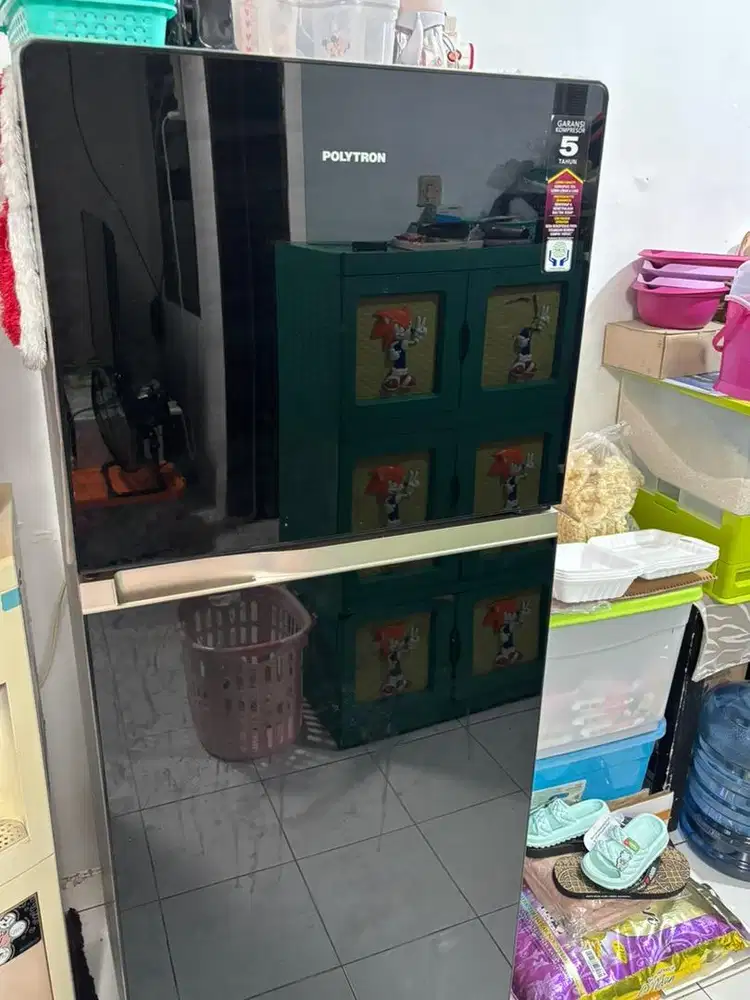 Lemari ES / Kulkas 2 Pintu,Istimewa