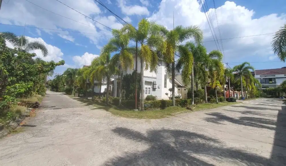 di jual cepat rumah dengan halaman luas di komplek jakabaring