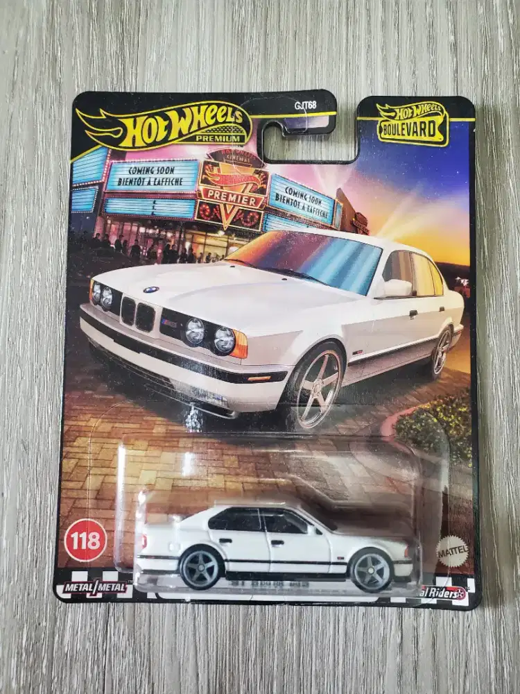 Hot Wheels 91 BMW M5 Series Boulevard