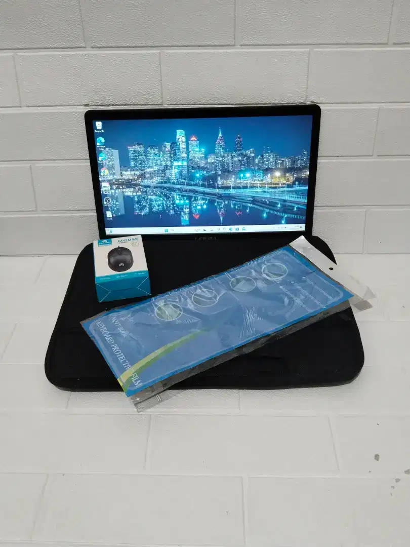 Axioo Libera X10 Y Series 
Intel core i5 Gen 8
Ram 8 GB 
SSD 512 GB