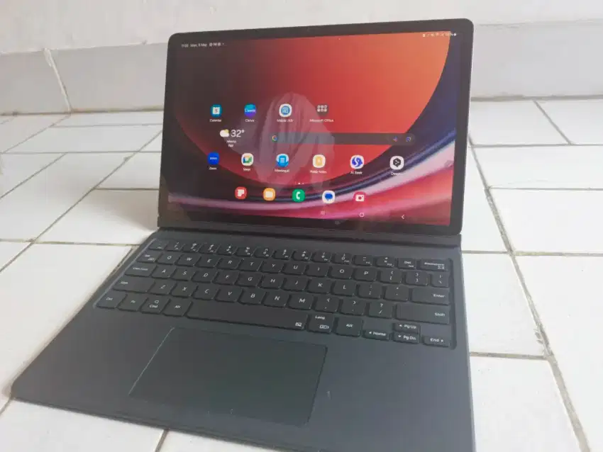 Samsung Tab S9 5G (SimCard). Harga sudah sepaket dengan Keyboardnya