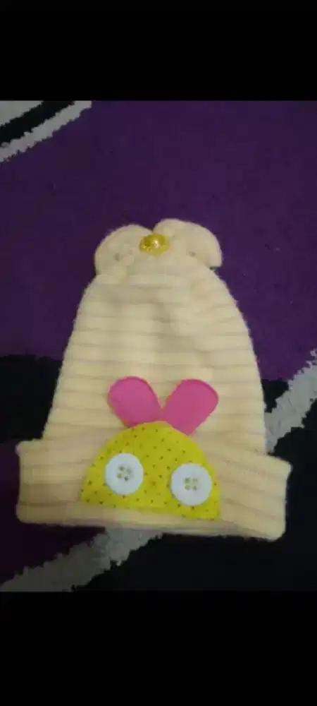 Preloved topi bayi bahan rajut halus & tebal