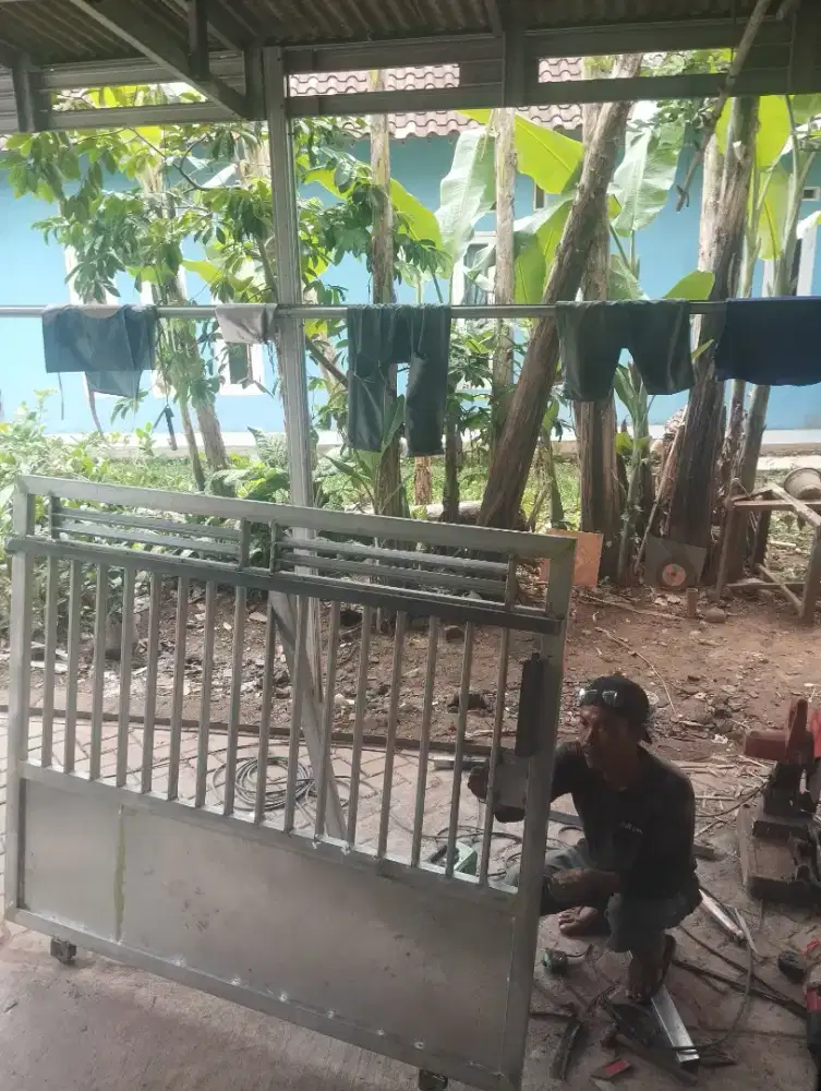 Pasang pagar, teralis jendela, kanopi