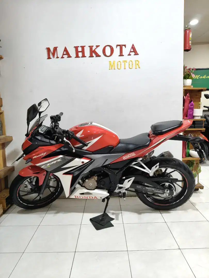 ~TN CBR 150R tahun 2017 unit mulus  terawat SS lengkap kunci komplit