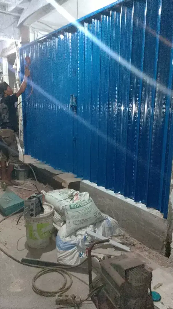 Rolling door folding gate
