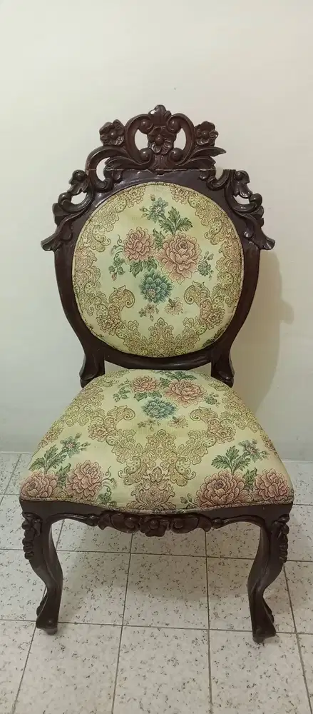 Kursi kayu ukiran antik