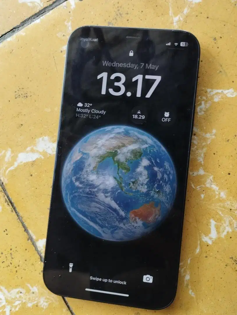 Iphone 12 64 GB Hitam