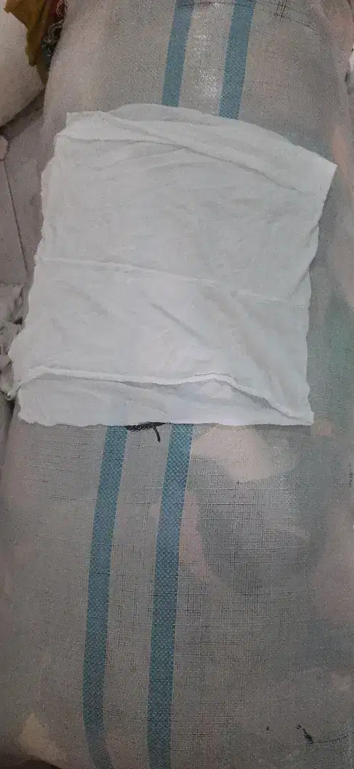 Majun putih lembaran katun (poles)