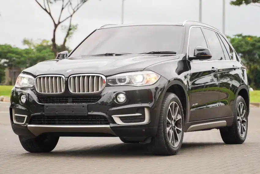 Wibawa! BMW X5 xDrive35i xLine Black 2016 gle400 c250 320i e250