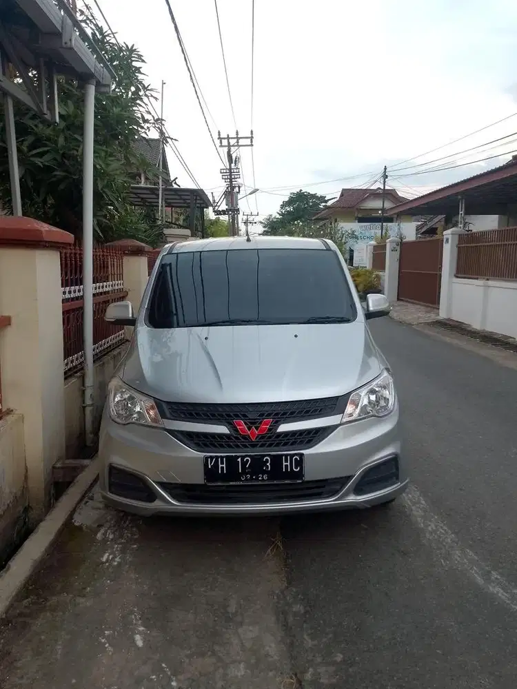 Wuling Confero 1,5 warna Silver tahun 2020