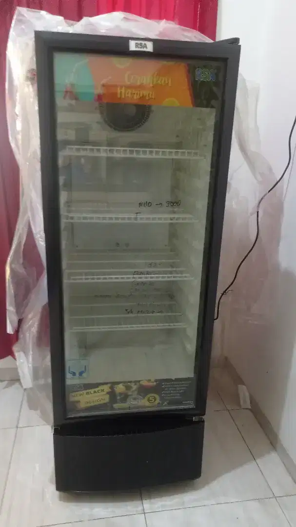 Showcase.. Bekas tapi masih bagus baru dipake 5 bulan.. Merk RSA