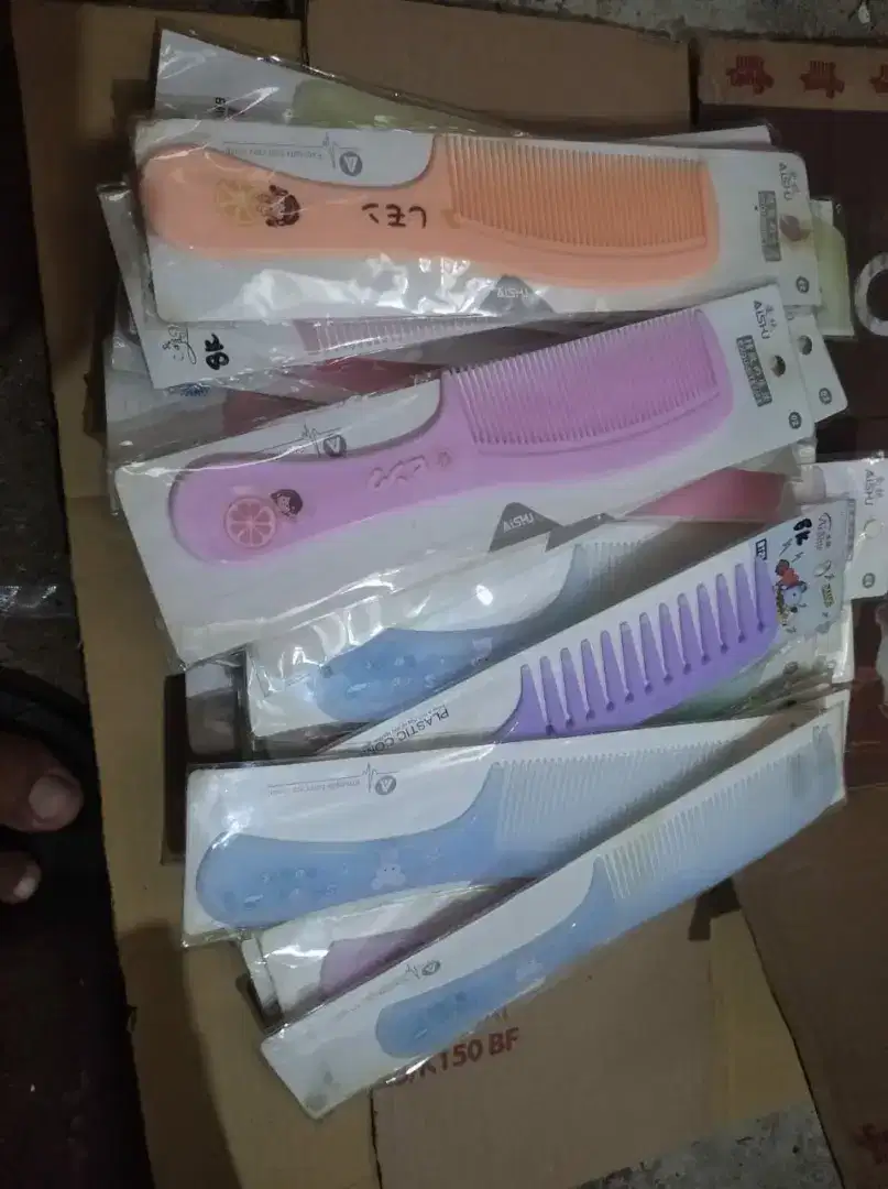 Edisi Tutup Toko Dijual Borongan Sisir Import.