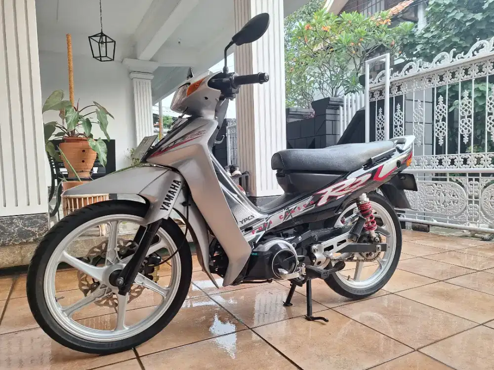 Yamaha f1zr tahun 2002 Silver