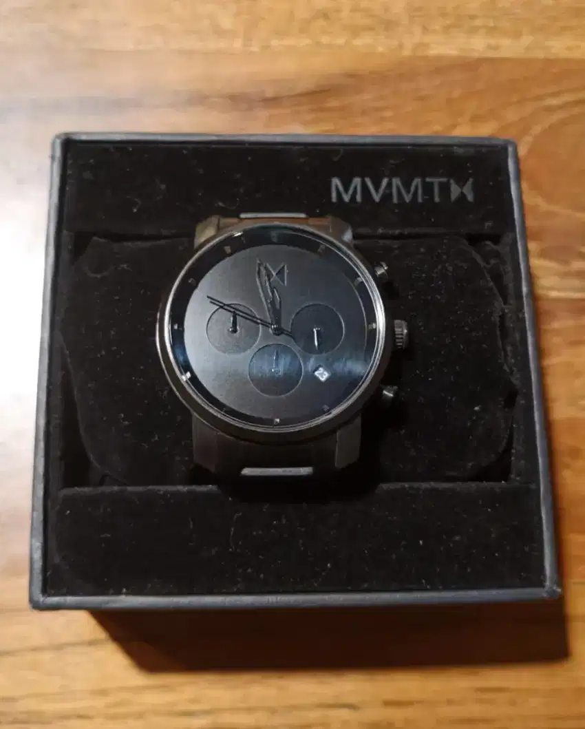 Di jual jam tangan pria analog merk MVMT