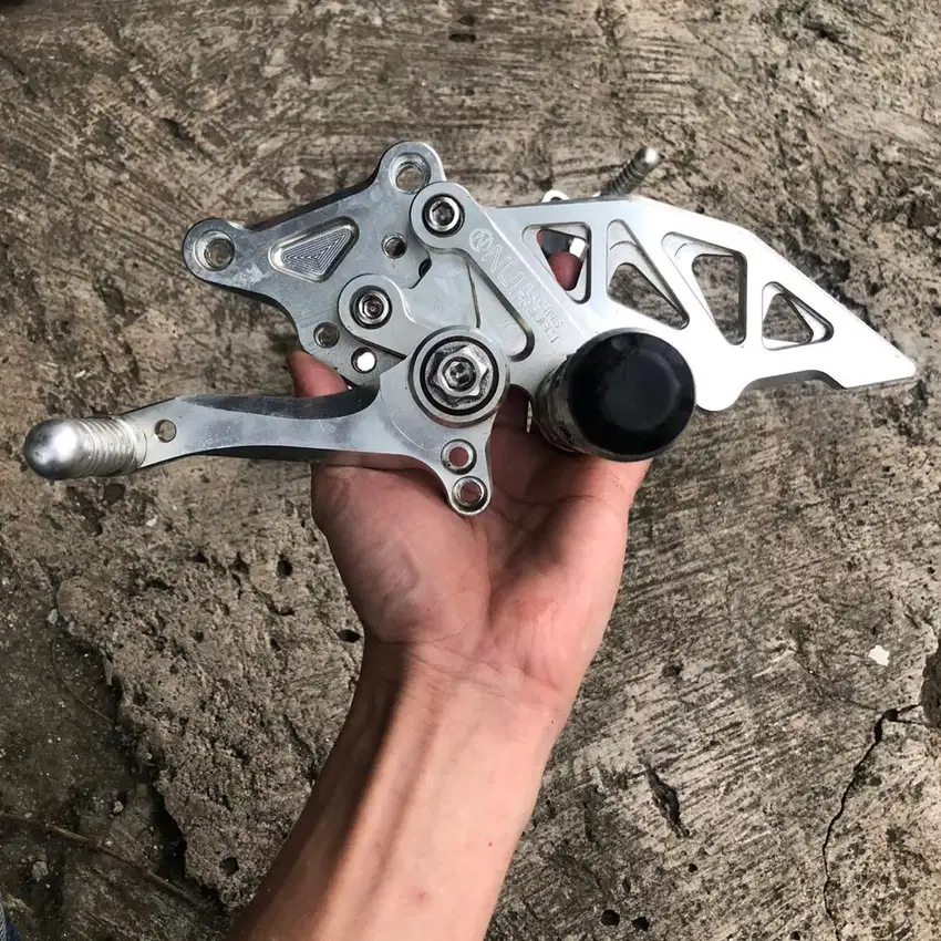 Footstep Racing URP Monster II CNC – Bisa untuk R15 atau Vixion,