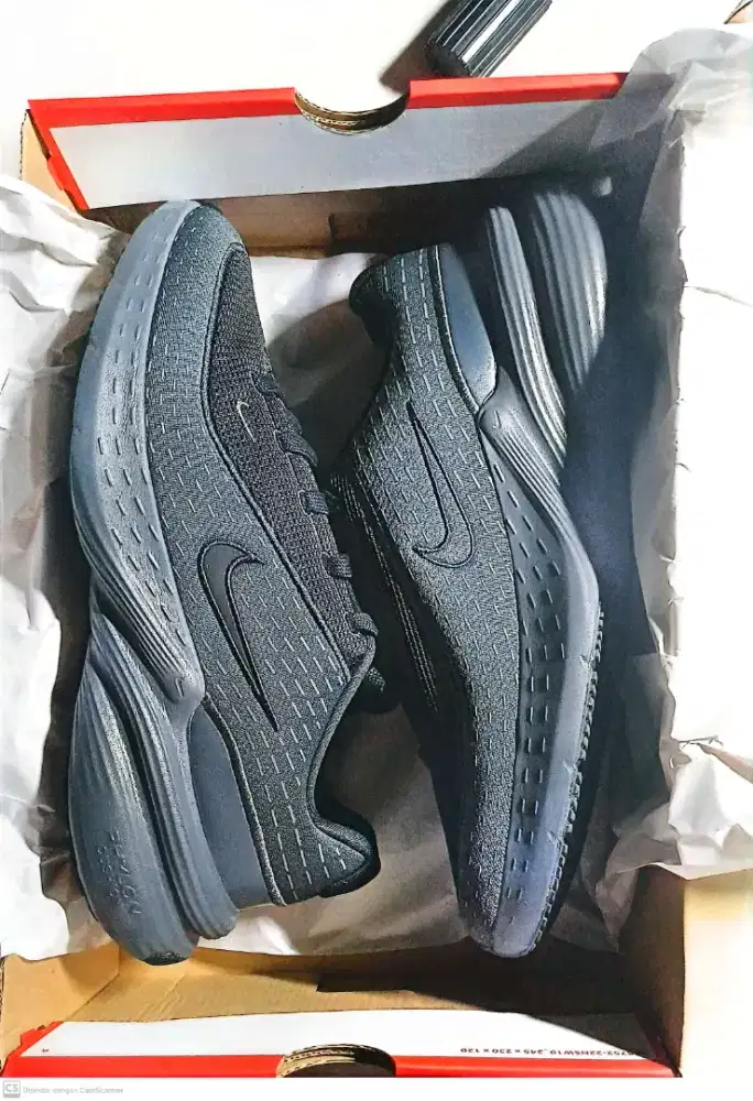 Sepatu Sneaker Nike Uplift SC