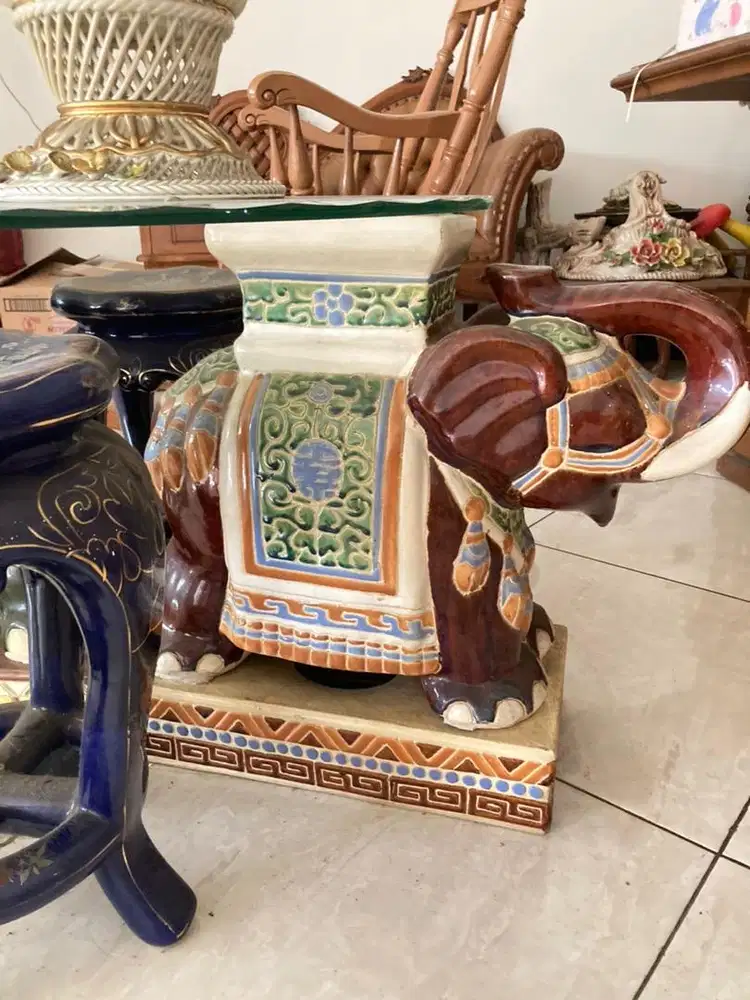 Hiasan keramik gajah