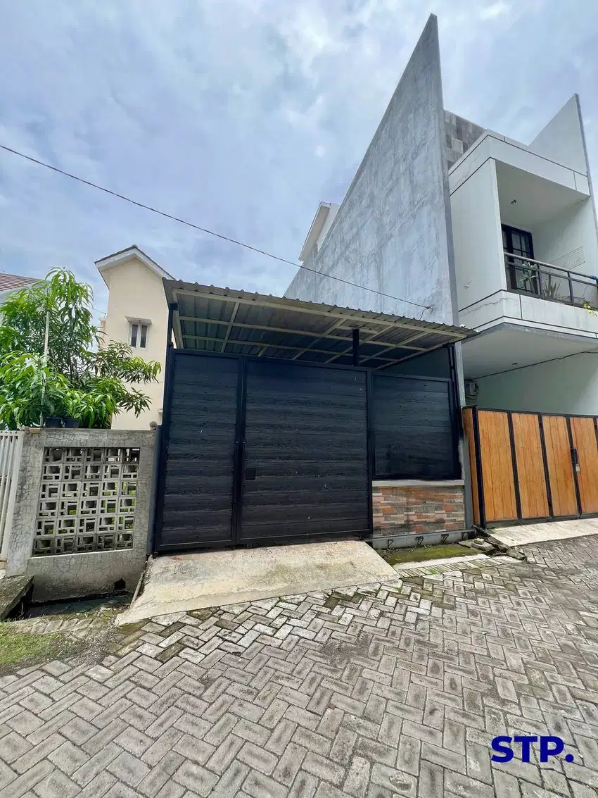 Rumah minimalis di Graha Sukolilo Regency