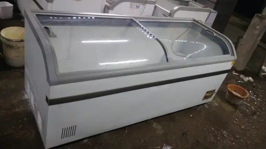 Freezer display sleding kaca