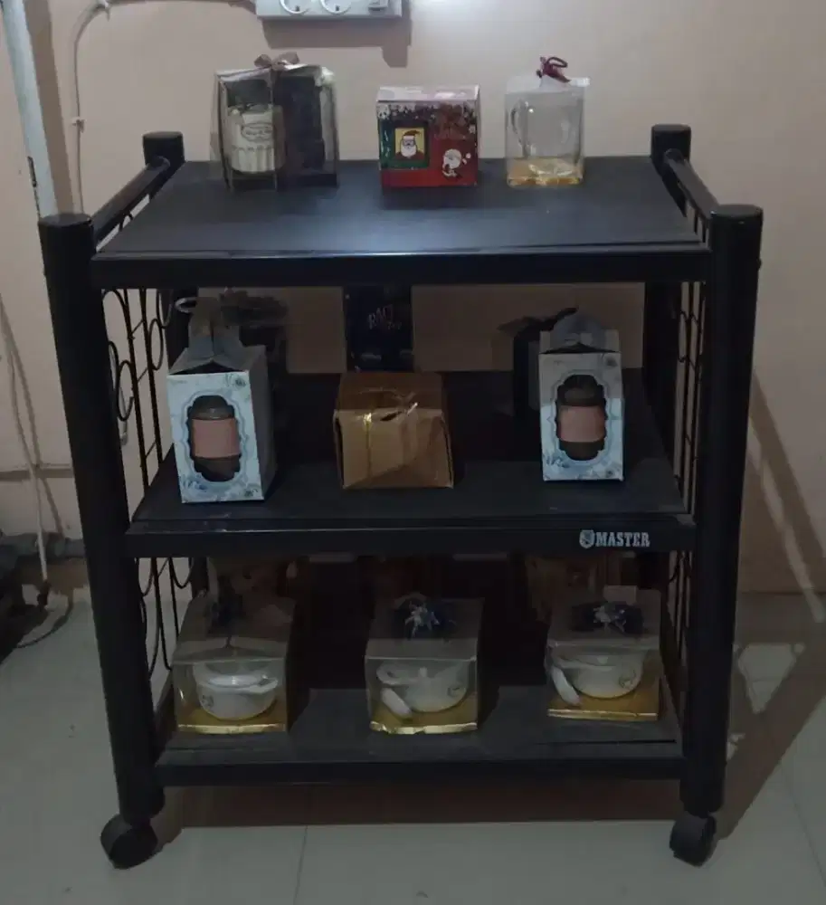 Meja dorong kondisi bagus cuma kotor