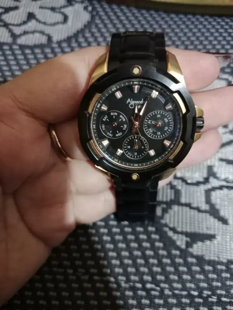 Alexandre christie wanita