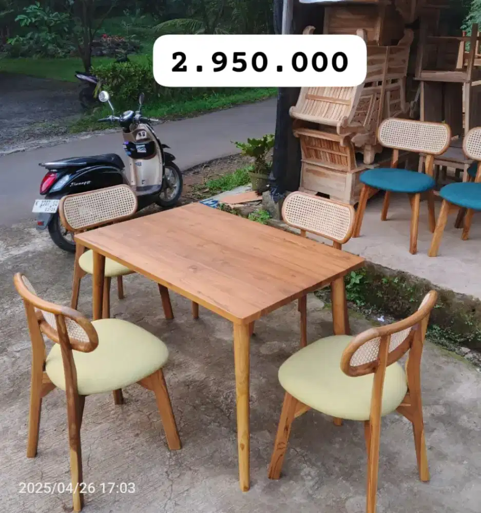 TERLARIS Meja cafe meja makan jati