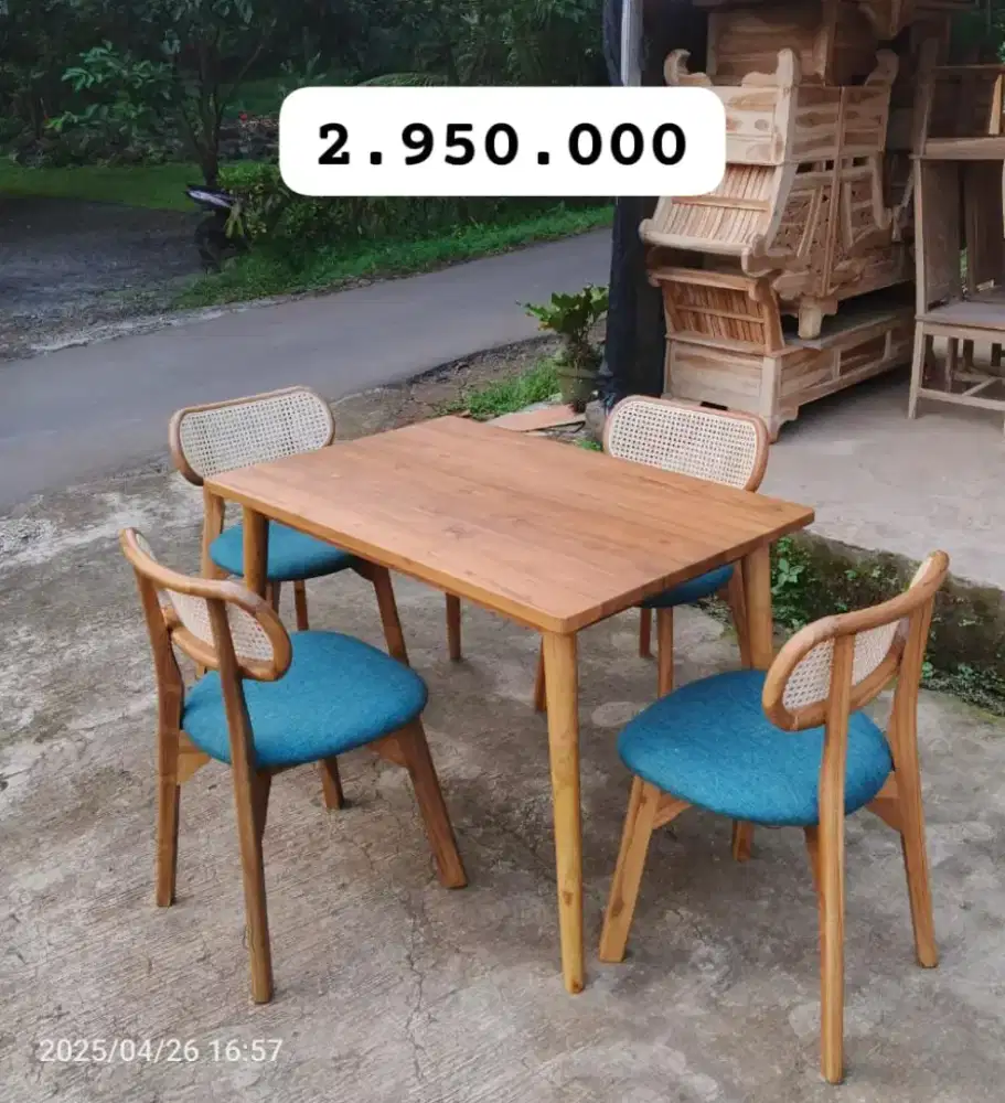 TERLARIS Meja makan meja cafe jati