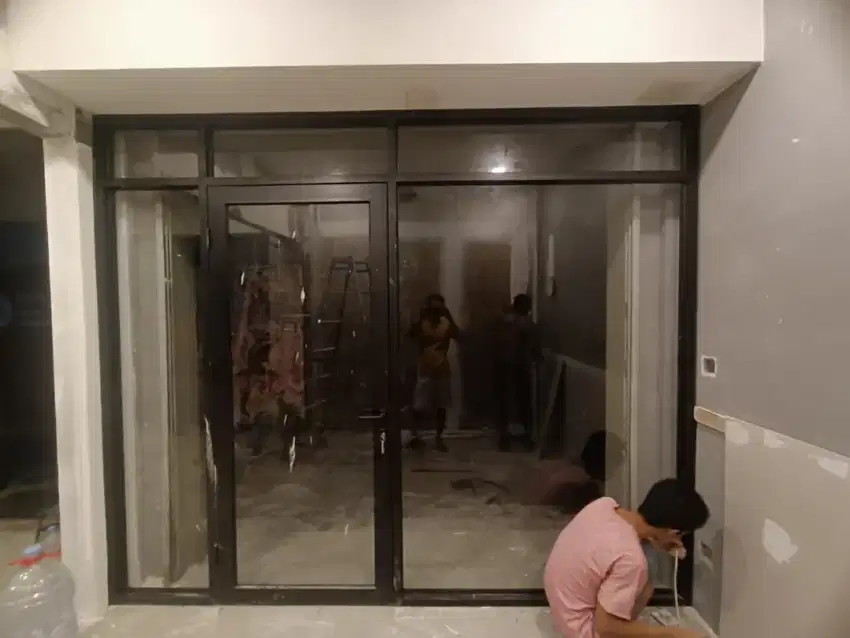 Tukang kaca dan aluminiunm