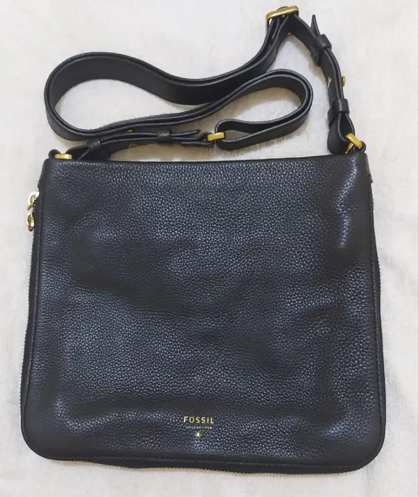 Di jual preloved Tas Fossil issue No 1954