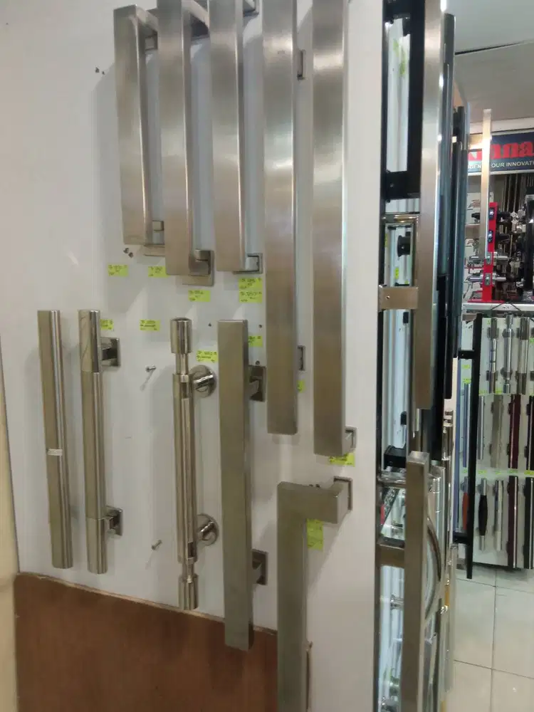 Handel, engsel, aksesoris pintu dan jendela