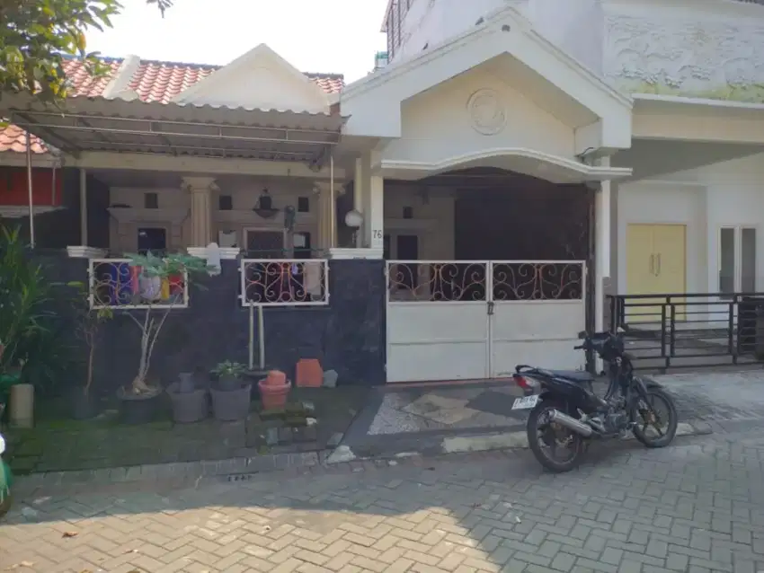 Rumah Terawat Puri Surya Jaya Gedangan