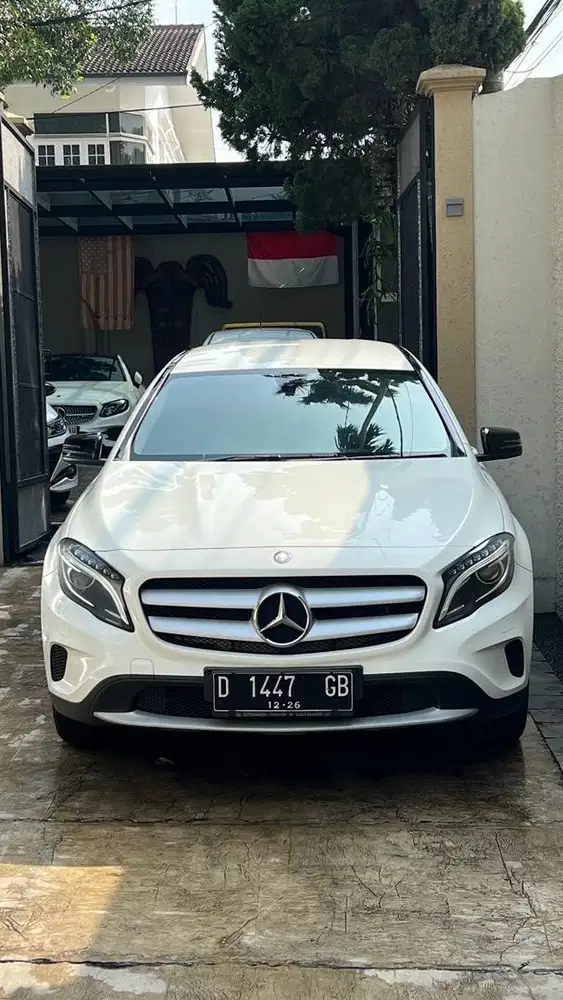 Mercedes Benz GLA200 urban 2016 putih siap pakai