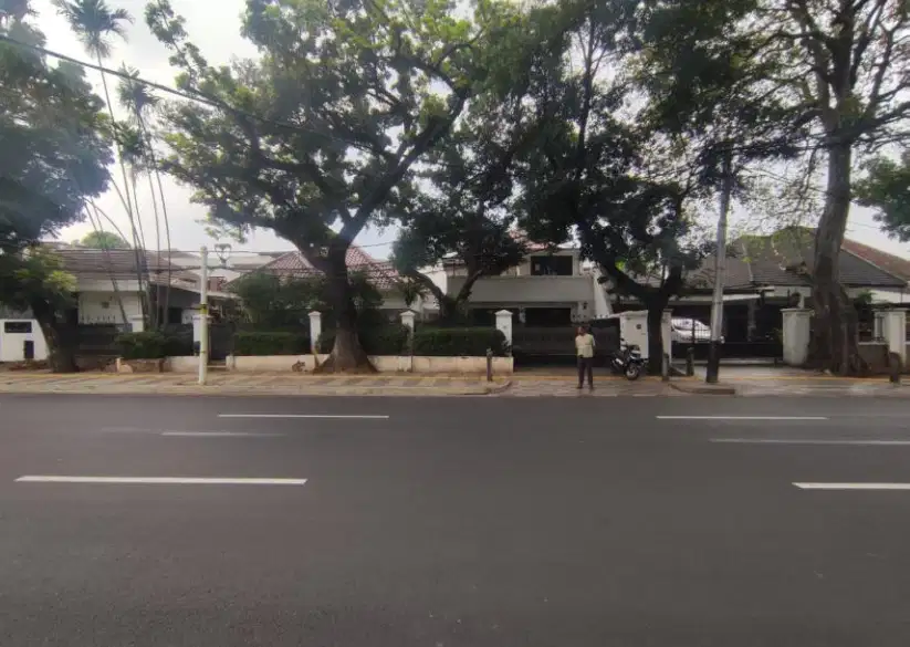 Rumah 2lt di Yusuf Adiwinata Menteng, 13 Menit ke Tol Pejompongan