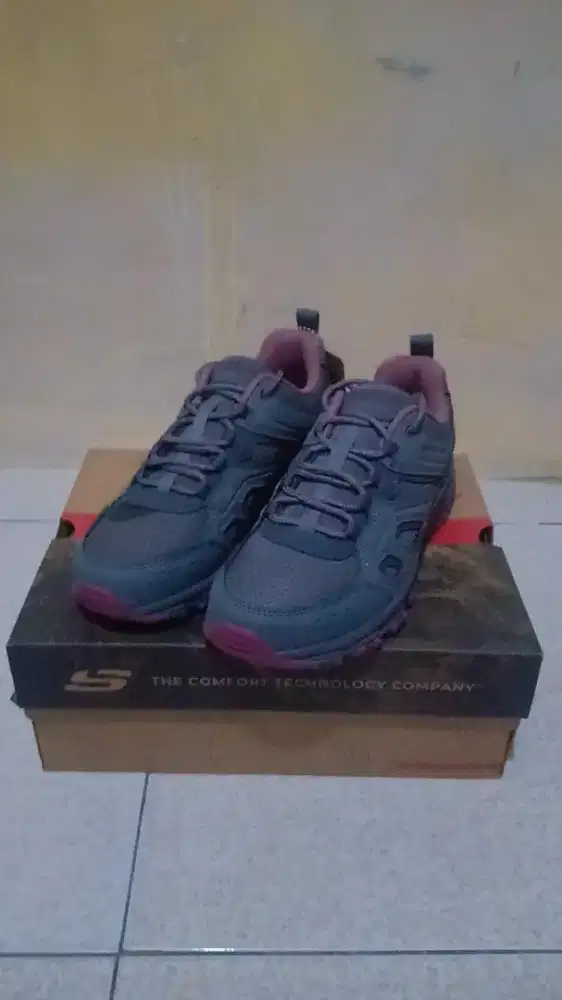 Skechers Women Adventure ada Minus Noda Sedikit